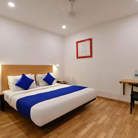 Hotel Saffron Gold New Delhi Exterior photo