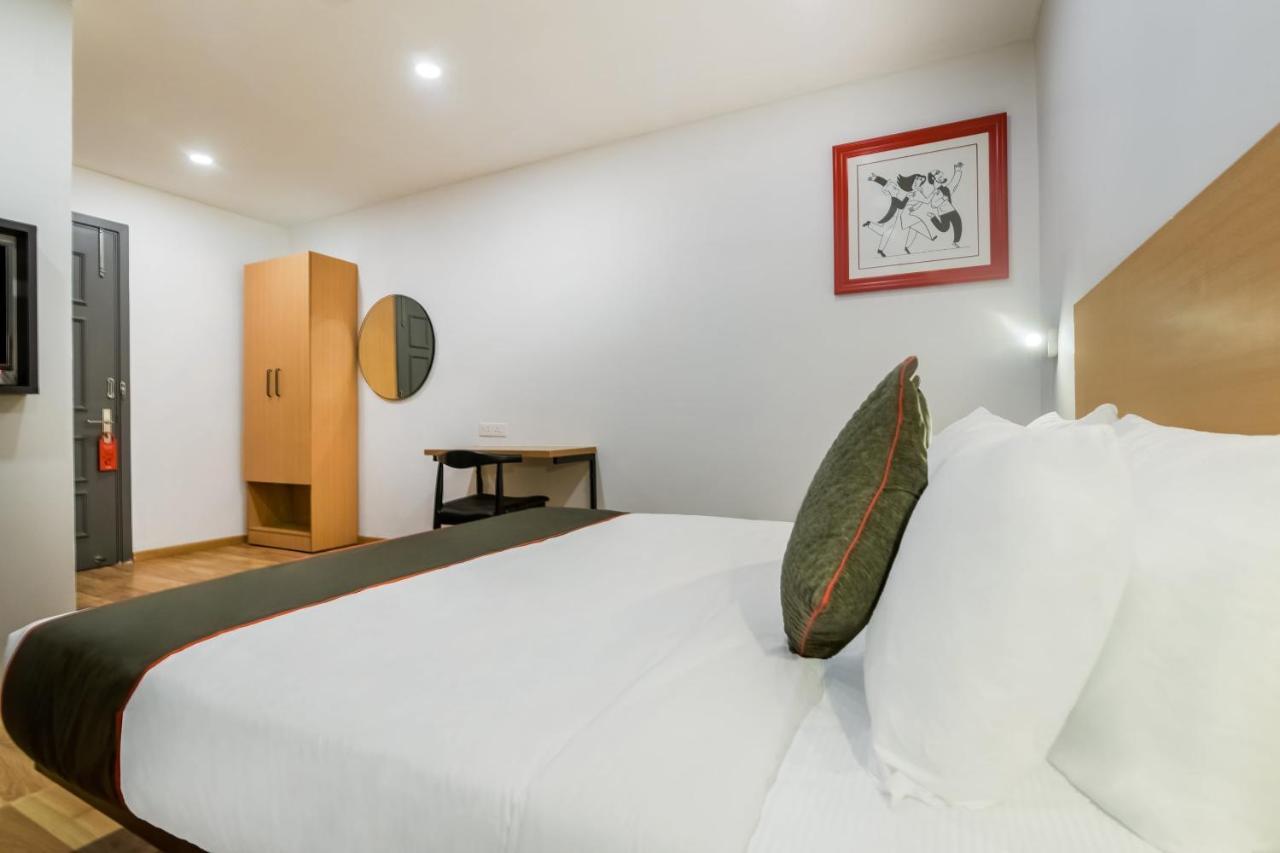Hotel Saffron Gold New Delhi Exterior photo
