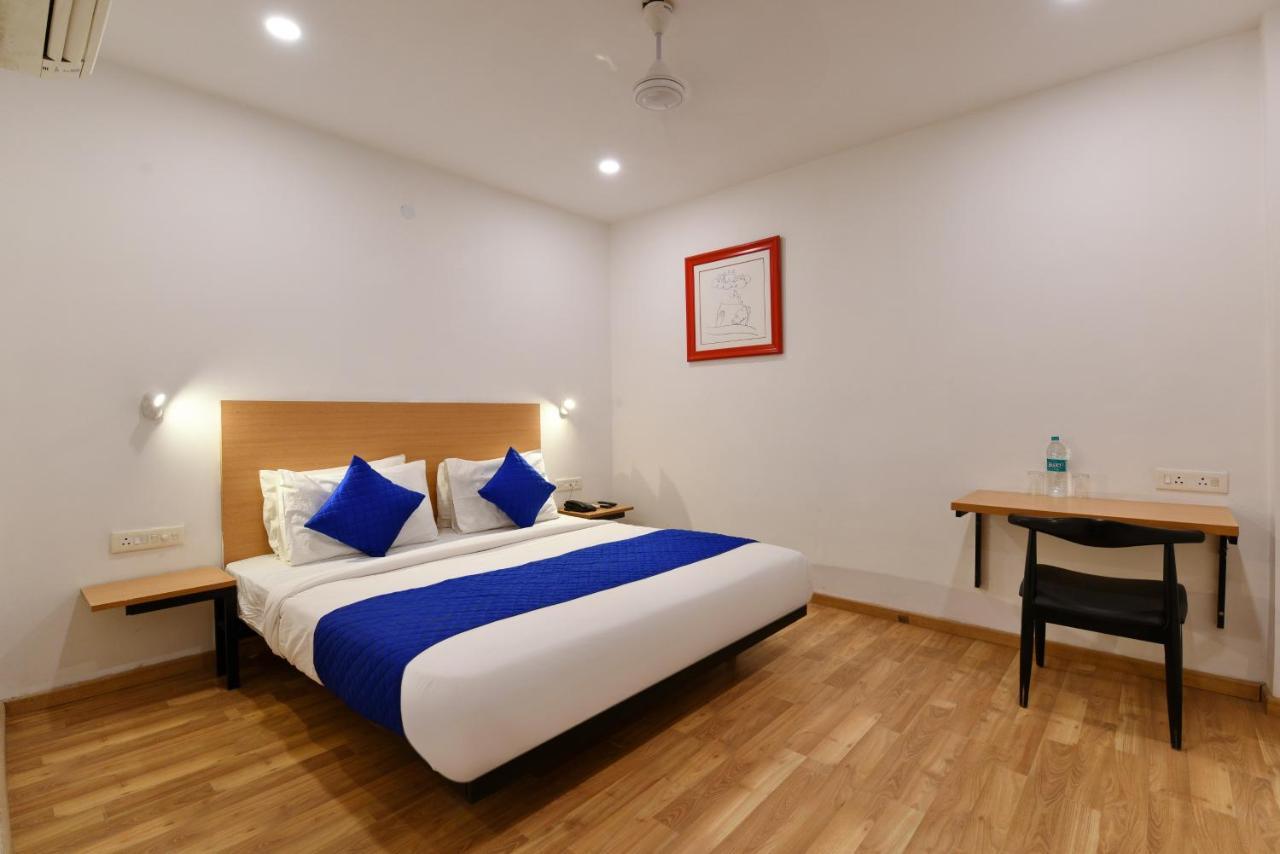 Hotel Saffron Gold New Delhi Exterior photo