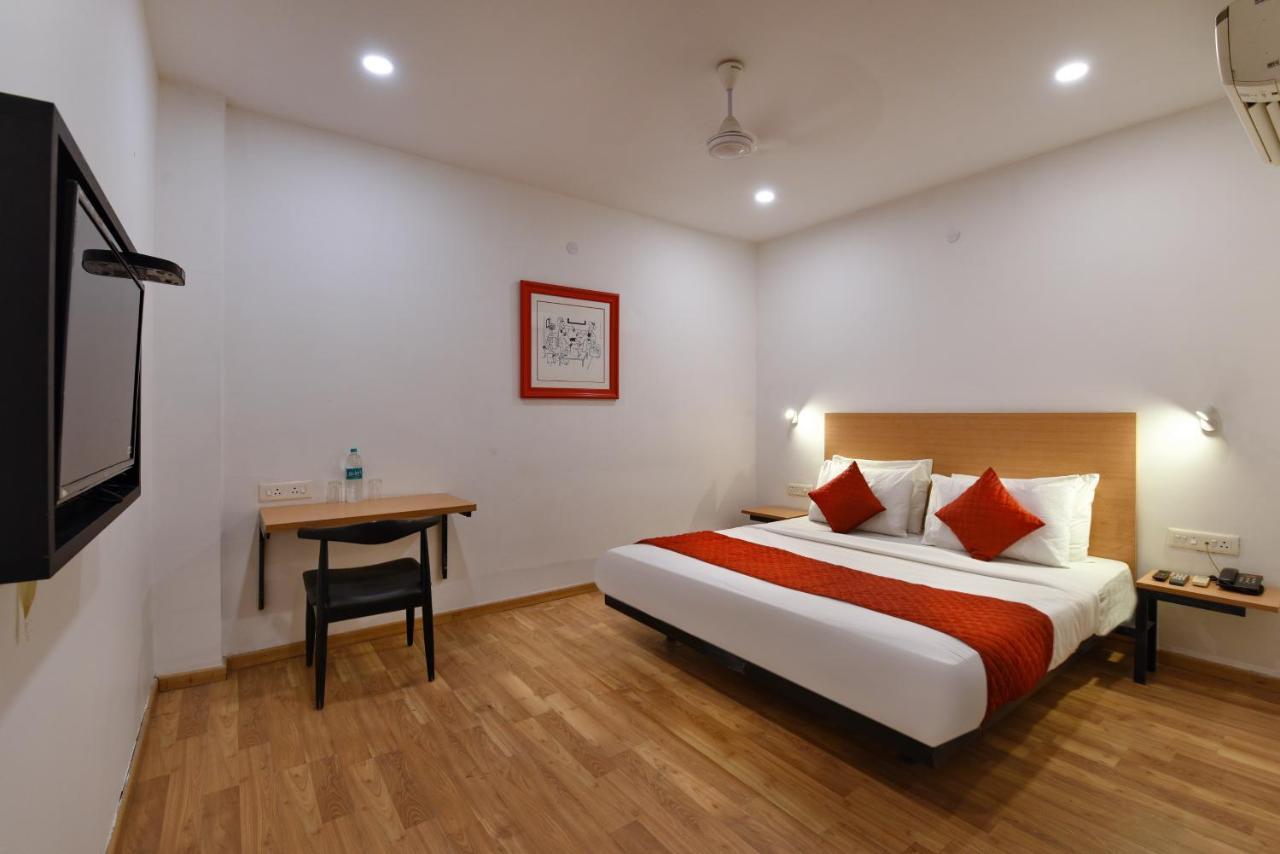 Hotel Saffron Gold New Delhi Exterior photo