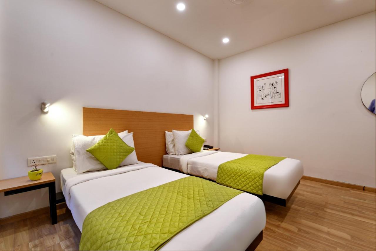 Hotel Saffron Gold New Delhi Exterior photo