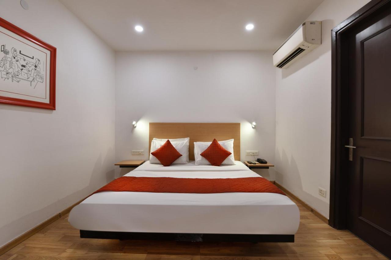 Hotel Saffron Gold New Delhi Exterior photo