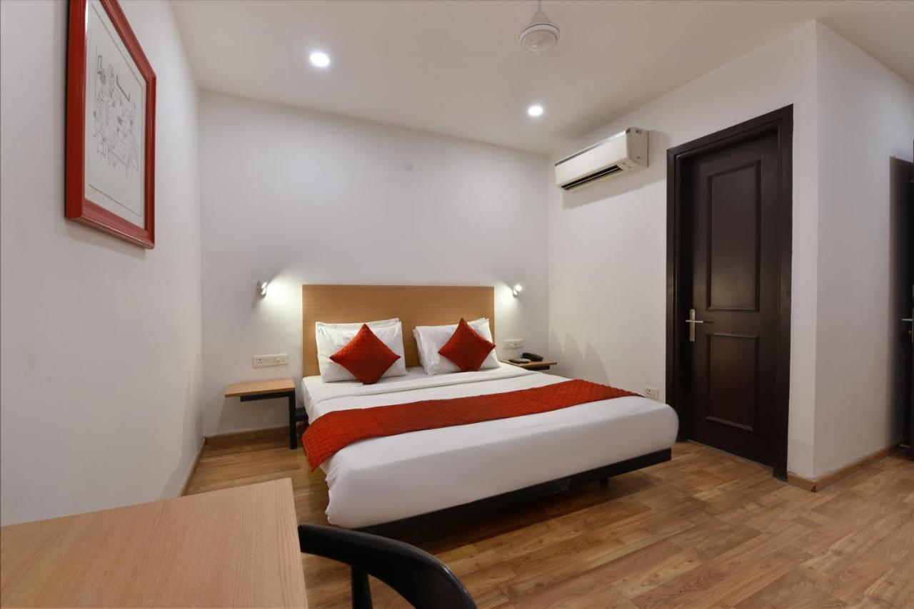Hotel Saffron Gold New Delhi Exterior photo