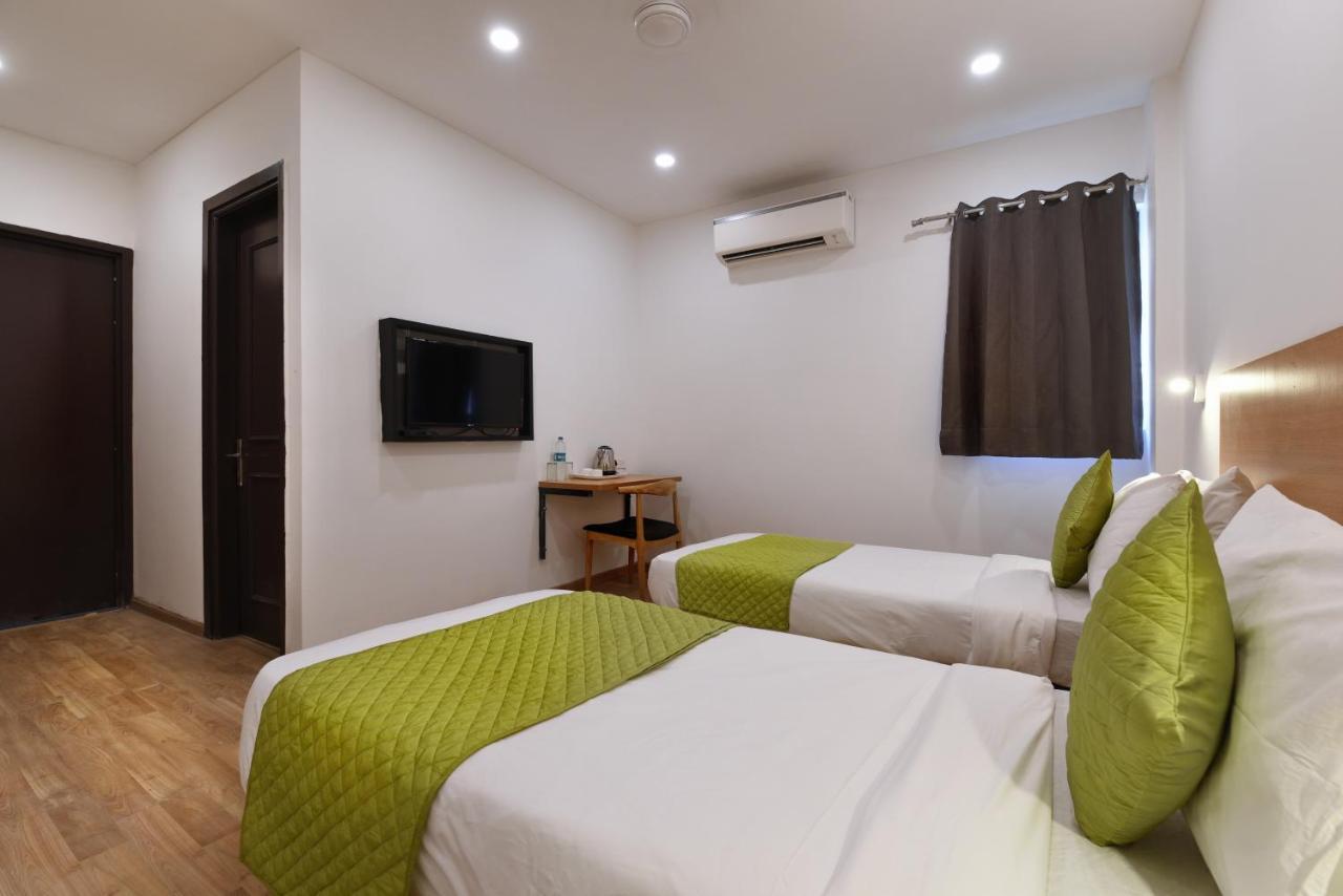 Hotel Saffron Gold New Delhi Exterior photo