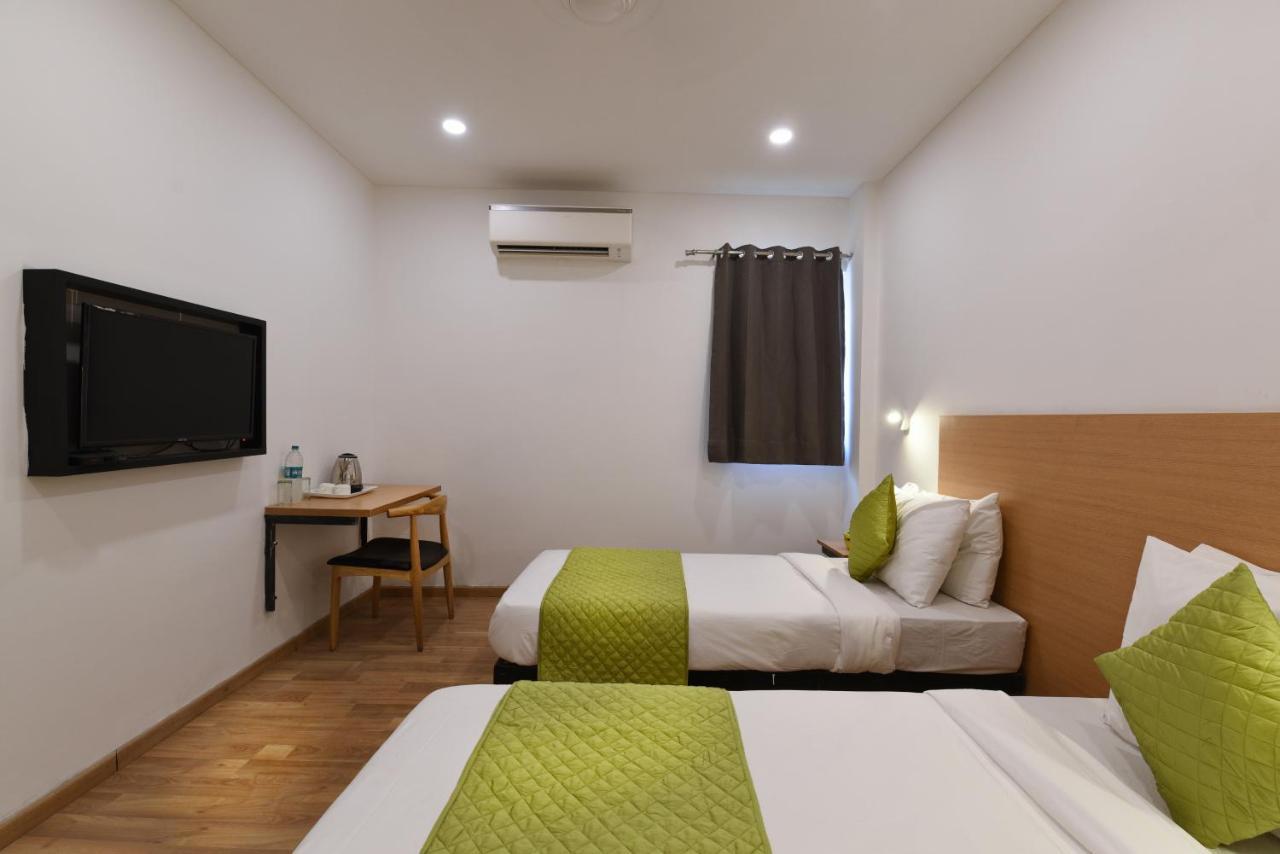 Hotel Saffron Gold New Delhi Exterior photo