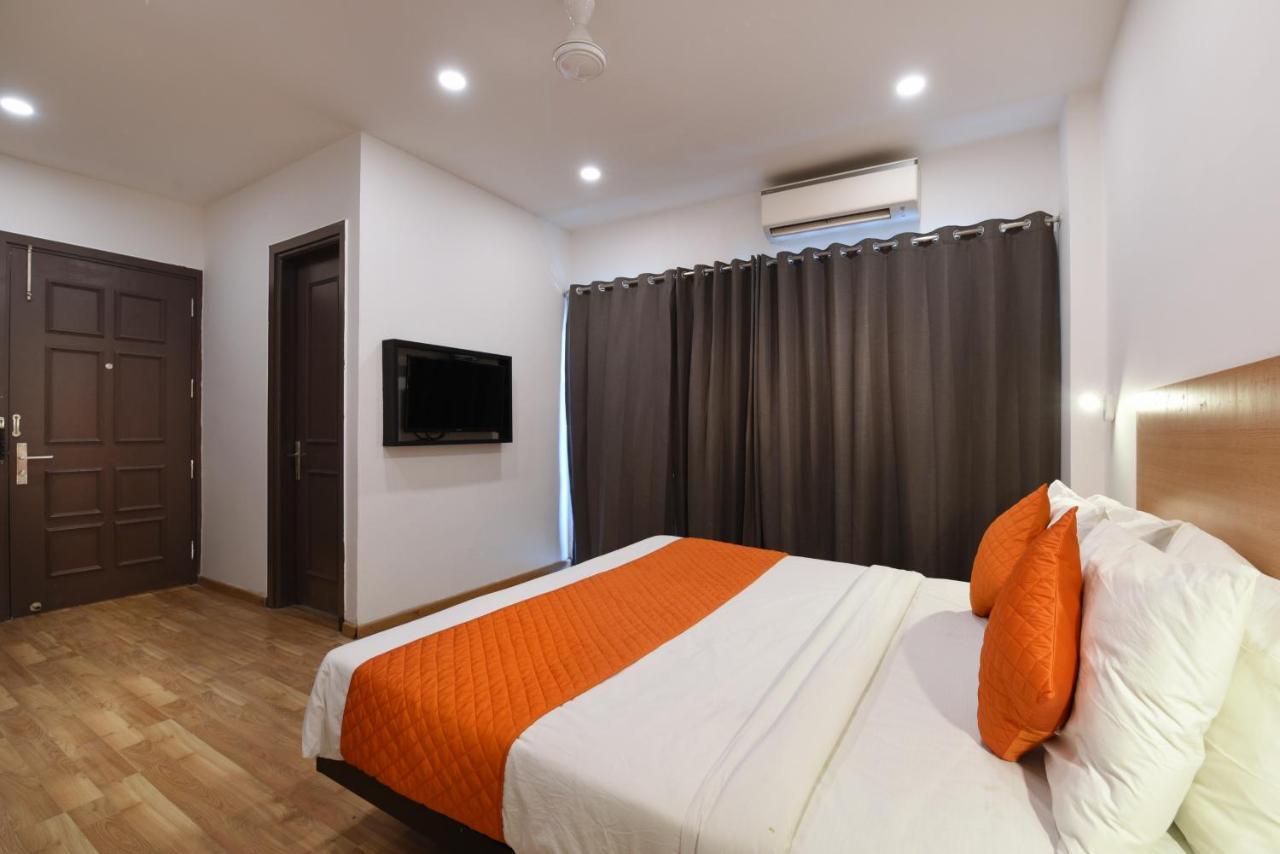Hotel Saffron Gold New Delhi Exterior photo