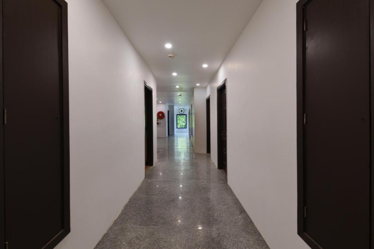 Hotel Saffron Gold New Delhi Exterior photo
