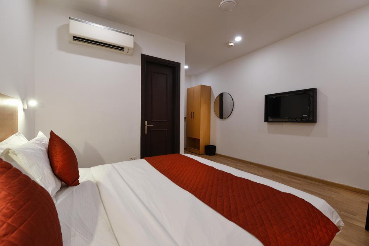 Hotel Saffron Gold New Delhi Exterior photo