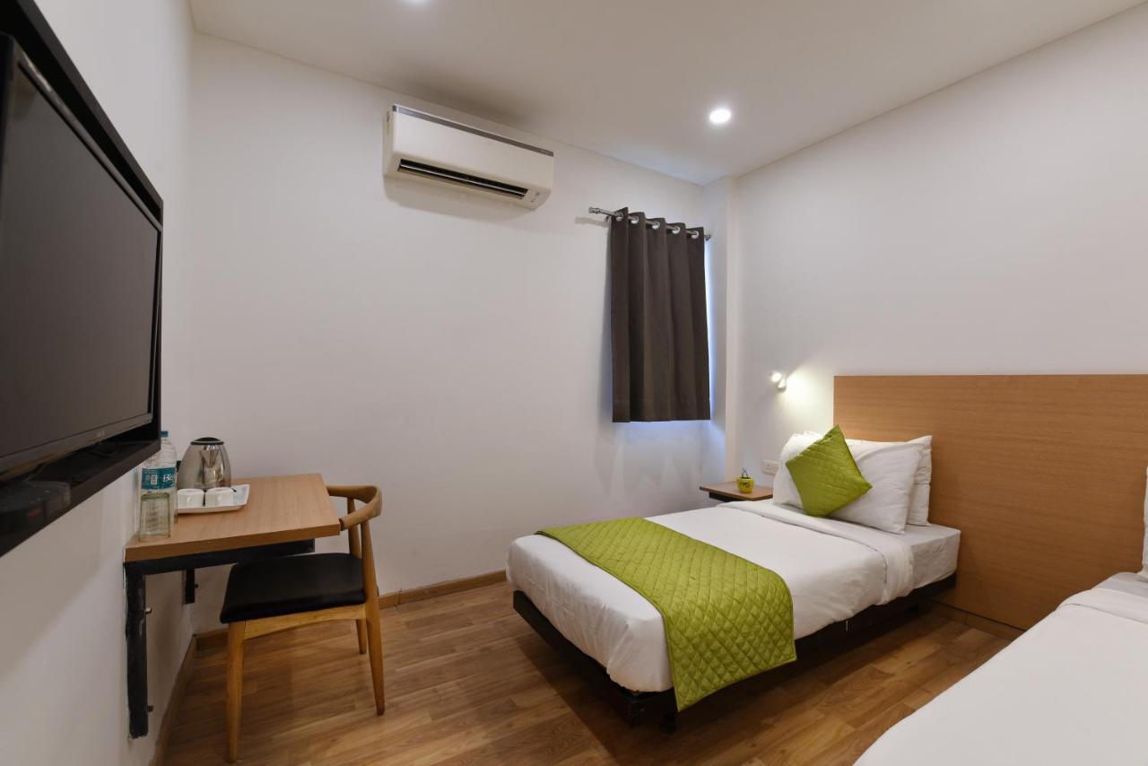 Hotel Saffron Gold New Delhi Exterior photo