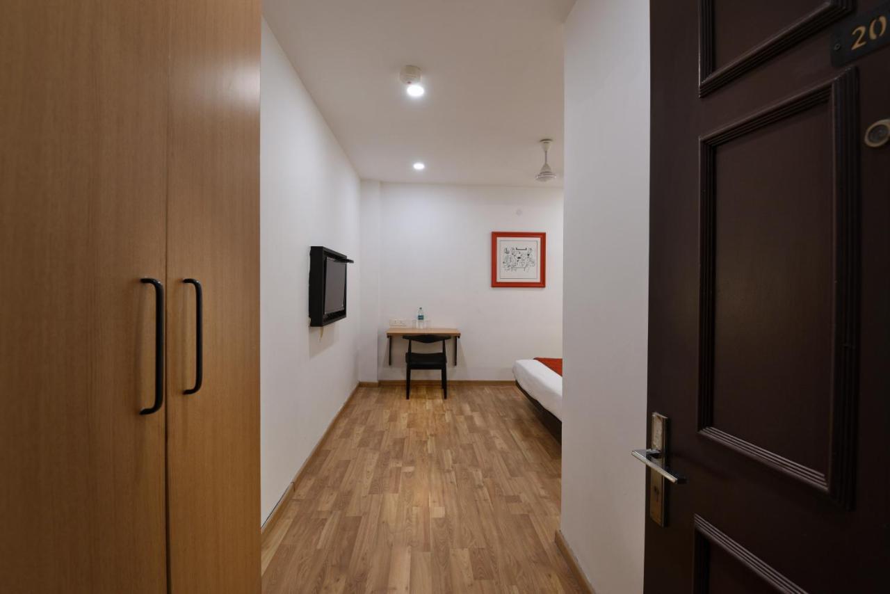 Hotel Saffron Gold New Delhi Exterior photo