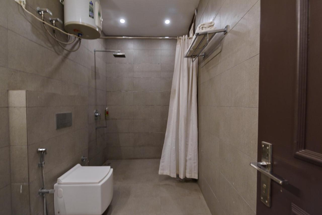 Hotel Saffron Gold New Delhi Exterior photo