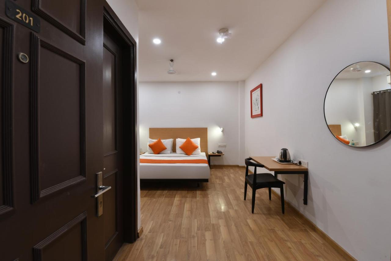Hotel Saffron Gold New Delhi Exterior photo