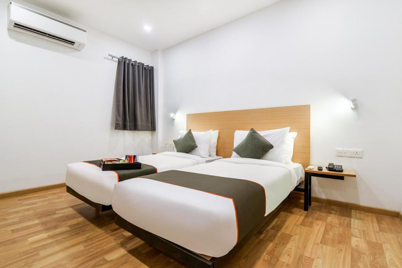 Hotel Saffron Gold New Delhi Exterior photo