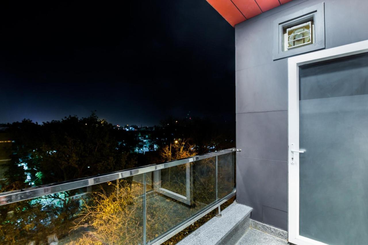 Hotel Saffron Gold New Delhi Exterior photo